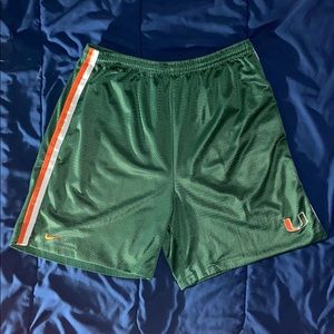 L Nike UM Shorts